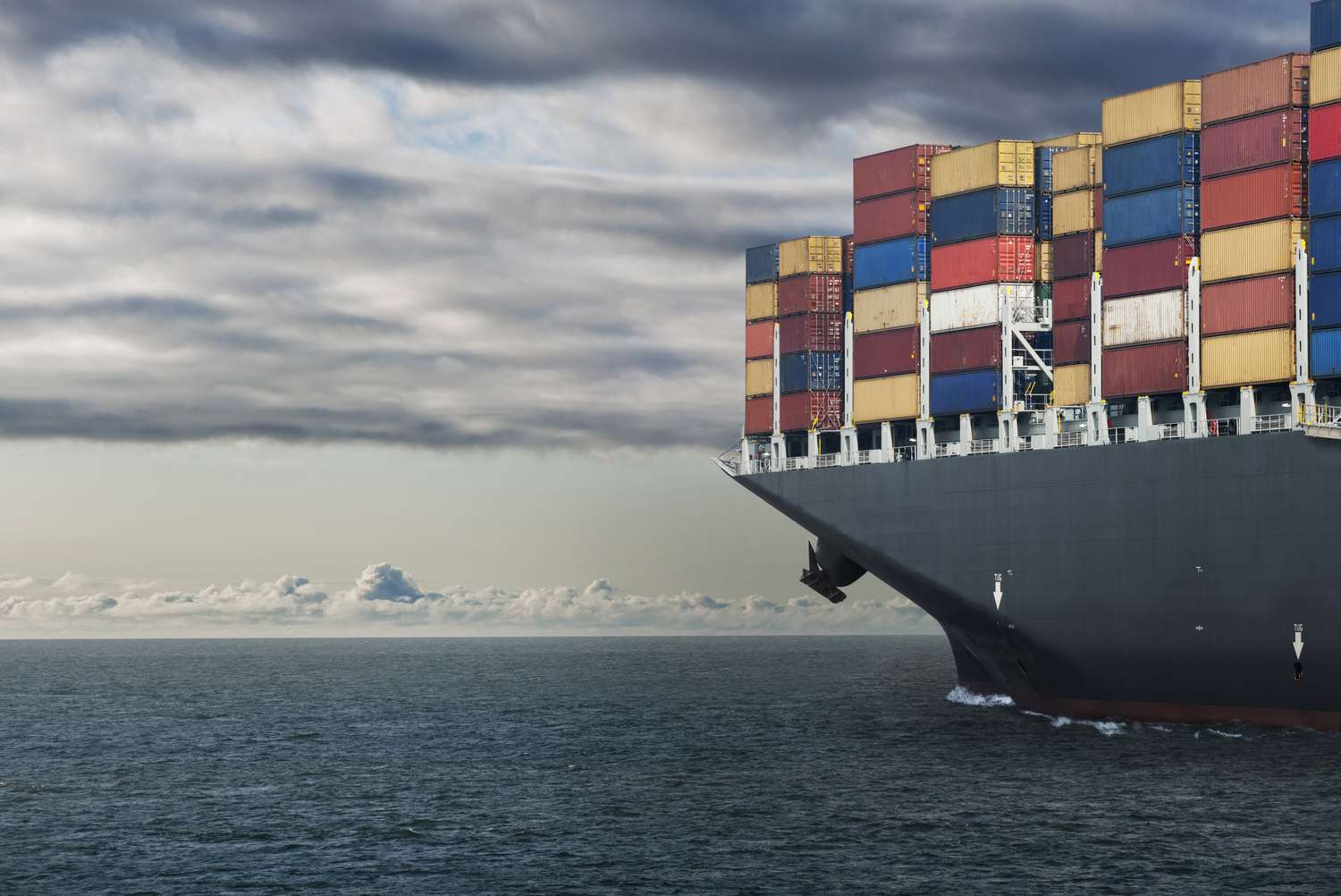 چالشهای زیستمحیطی و پایداری در کشتیرانی کانتینری چالشهای زیستمحیطی و پایداری در کشتیرانی کانتینری